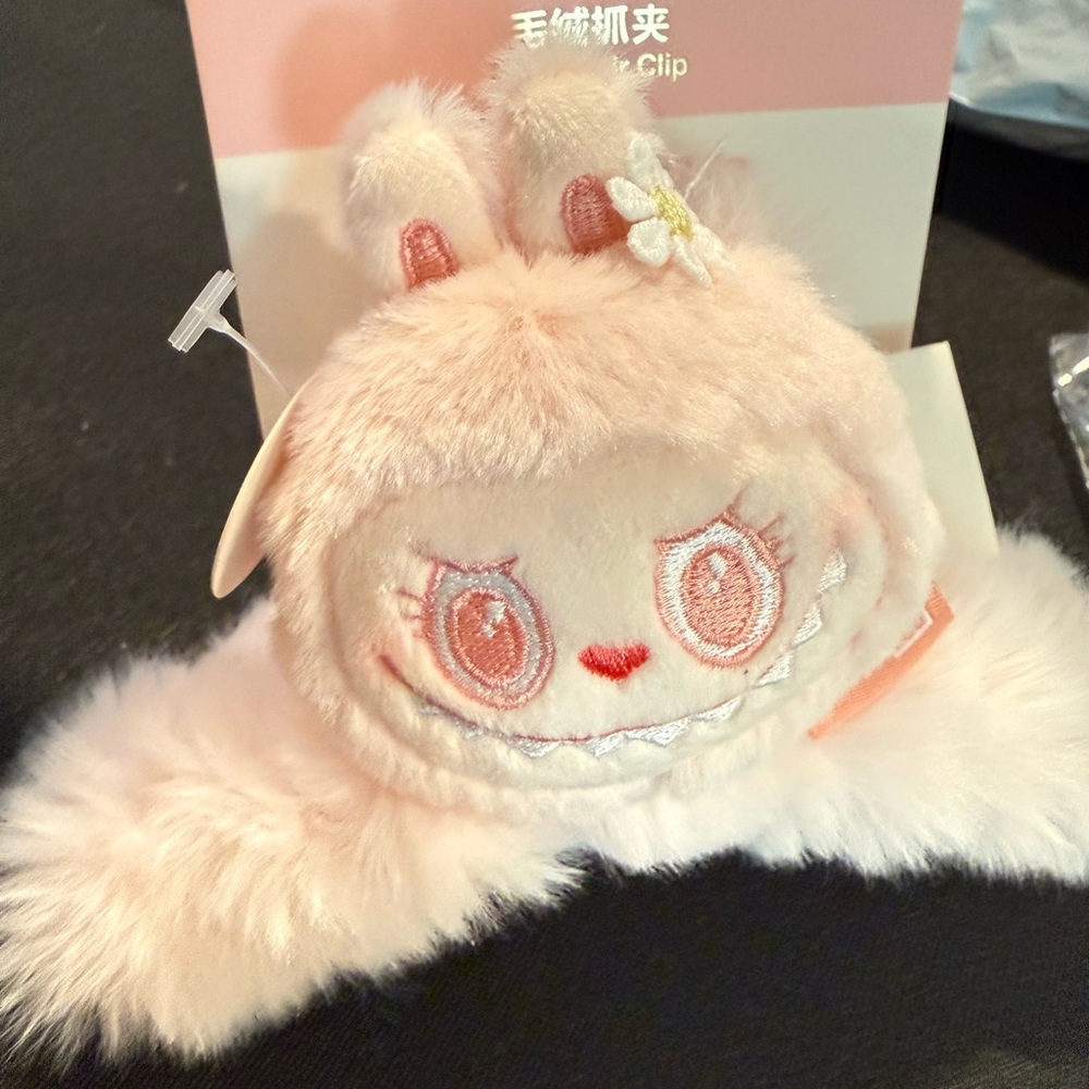 MOKOKO plush hair clip